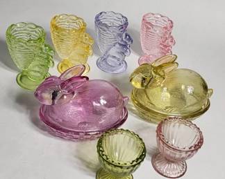Lot # : 345h - Vintage glass bunny on nest, bunny egg holder