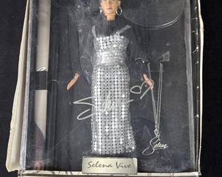 Lot # : 327h - 2006 Selena Vive limited edition fashion doll
