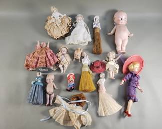 Lot # : 356 - Group of vintage porcelain dolls