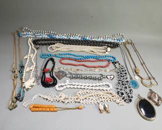 Lot # : 116 - Vintage costume jewelry, necklaces, earrings