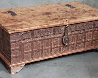 115 Lot 86 Vintage wood and metal storage trunk coffee table