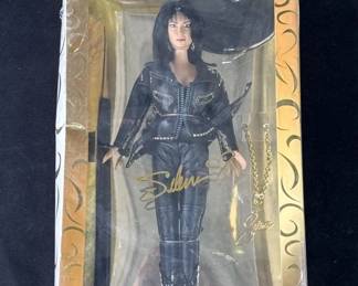 Lot # : 328h - Factory sealed DTM "Selena in Concert" doll