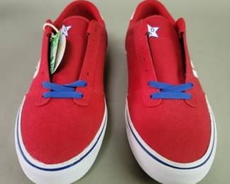 Lot # : 411 - RAD etnies canvas and rubber tennis shoes