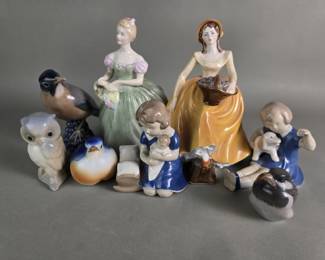 Lot # : 311 - Group of porcelain figurines