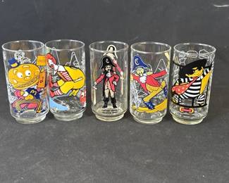 Lot # : 302h - 5 vintage 1977 McDonald's glasses