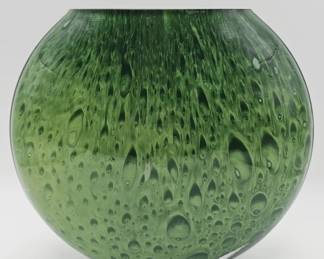 Lot # : 343h - Green mottled art glass bowl vase