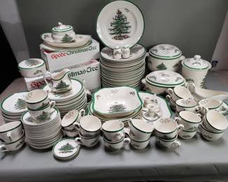 Lot # : 90 - Vintage 140 piece Spode "Christmas Tree" pattern dinnerware collection
