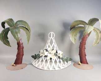 Lot # : 420 - Group of metal shelf and palm tree decoration