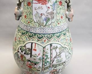 Lot # : 371 - Vintage Chinese porcelain vase