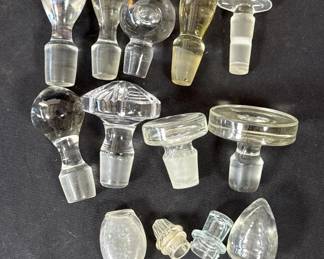 Lot # : 307h - Lot of vintage glass stoppers