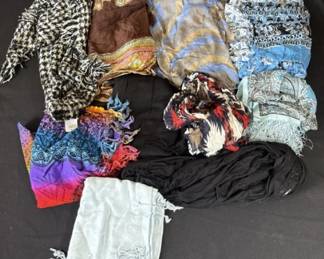 Lot # : 382h - Lot of 10 scarves