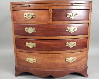 Lot # : 188 - Vintage wood jewelry chest