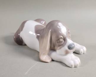 Lot # : 11 - Vintage Lladro "Sleepy Pup" porcelain figurine
