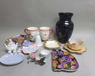 Lot # : 338 - Porcelain mugs, plates and vase