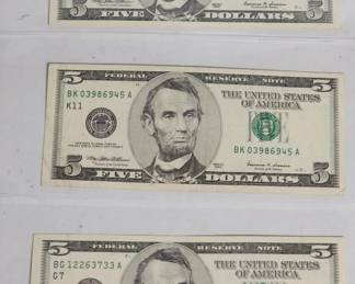 Lot # : 386h - Three 1999 US $5 bills