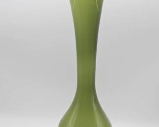 145 Lot 359h Vintage handblown green art glass bud vase