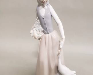Lot # : 110 - Lladro "Girl with goose" porcelain figurine