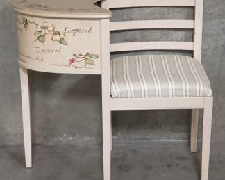 Lot # : 197 - Vintage hand painted gossip table