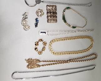 140 Lot 30 Vintage designer jewelry necklaces brooches