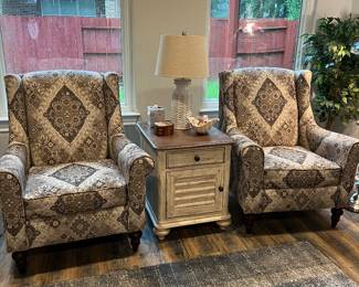 Pair of chairs LIKE NEW!