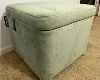 New storage ottoman