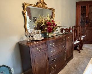 Mahogany buffet - Gorgeous gold mirror
