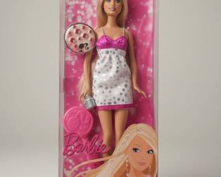 Barbie Fashionistas Sweetie Shopping Spree Doll 2009