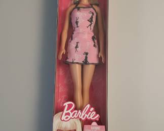 Barbie Boutique 2009 Fashion Doll No. 56431 Pink Iconic Dress