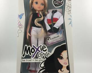 Moxie Girlz Avery Doll with Fashion Accessories