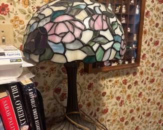 Stained glass table lamp
