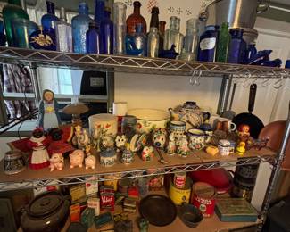 Assorted collectibles 