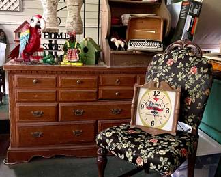VINTAGE SHINER BEER CLOCK, DRESSER