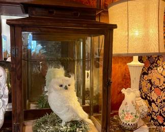 DISPLAY CASE WITH OWL, VINTAGE LAMPS