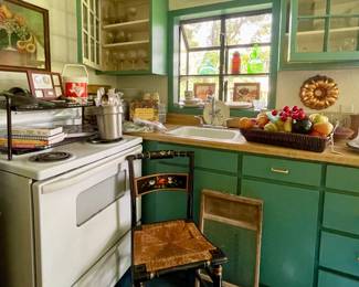 ELECTRIC STOVE, VINTAGE HITCHCOCK DINING CHAIR