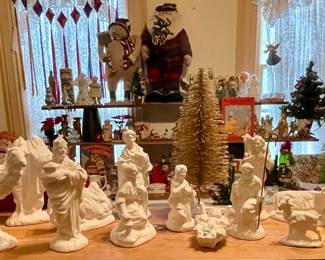 VINTAGE CERAMIC NATIVITY