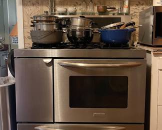 FRIGIDAIRE GAS STOVE, STAINLESS POTS AND PANS