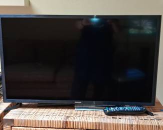 Samsung UN32J525D Smart LED TV