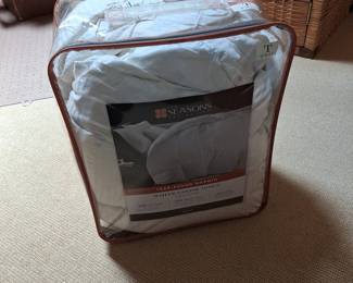 The Seasons Collection Year-Round Warmth White Goose Down Comforter Twin