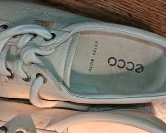 ECCO Soft 7 "Extra Width" Leather Sneakers