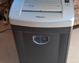 Fellowes DM8C Shredder