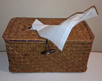 Woven Seagrass Tissue Box Cover with Toggle Closure
