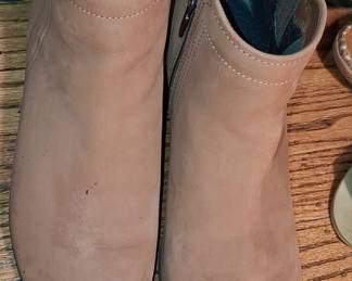 Blondo Valli Waterproof Suede Ankle Boots