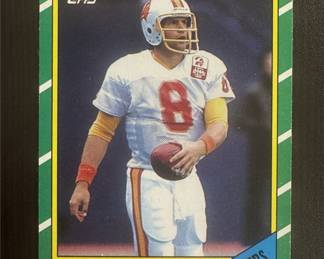 Lot 240: 1986 Topps #374 Steve Young Rookie