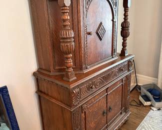 Online estate auction in Enid, Oklahoma featuring antique and vintage furniture, tables, chairs, beds, home decor, collectibles, glassware, kitchen items, household goods, tools, lawn and garden equipment, outdoor furniture, artwork, lighting, handbags and unique vintage finds. Browse 434 auction lots and bid online.