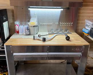 Online estate auction in Enid, Oklahoma featuring antique and vintage furniture, tables, chairs, beds, home decor, collectibles, glassware, kitchen items, household goods, tools, lawn and garden equipment, outdoor furniture, artwork, lighting, handbags and unique vintage finds. Browse 434 auction lots and bid online.