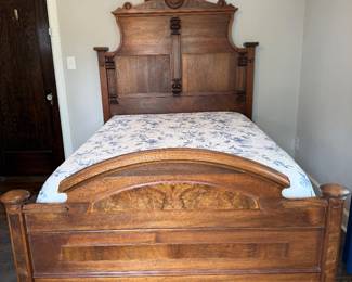 Online estate auction in Enid, Oklahoma featuring antique and vintage furniture, tables, chairs, beds, home decor, collectibles, glassware, kitchen items, household goods, tools, lawn and garden equipment, outdoor furniture, artwork, lighting, handbags and unique vintage finds. Browse 434 auction lots and bid online.
