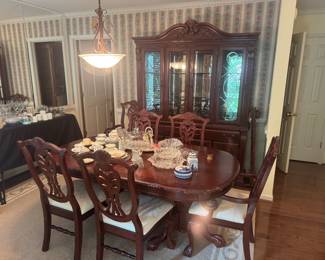 Dining table with 6 chairs and mirrored lighted cabinet