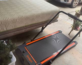Underbed treadmill