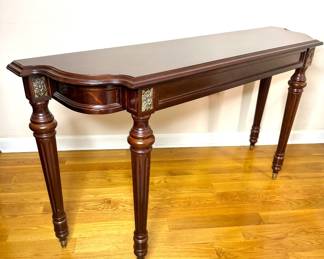 The Bombay Company Mahogany Finish Entry Table