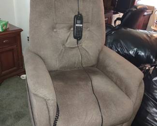 Lift Recliner excellent condition 